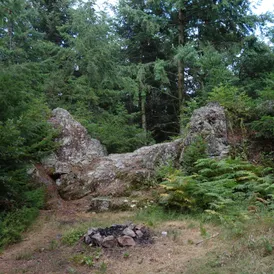 Beaujolais vert : Meaux-la-Montagne et la roche des fées